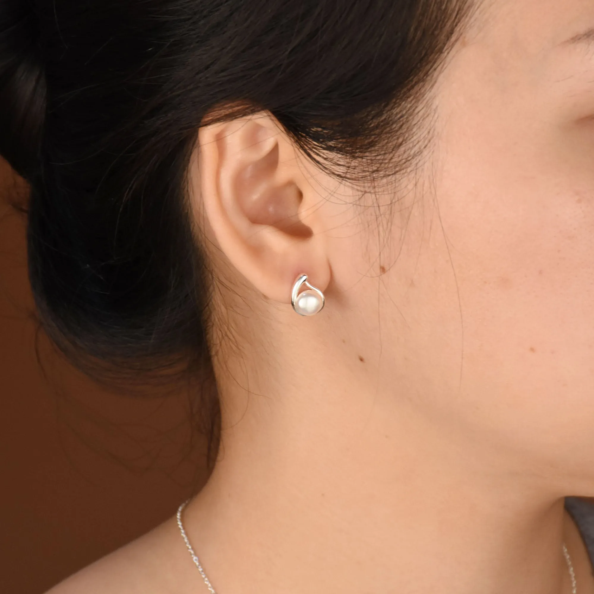 Timeless Elegance Pearl Pendant Necklace & Stud Earrings Set in Sterling Silver