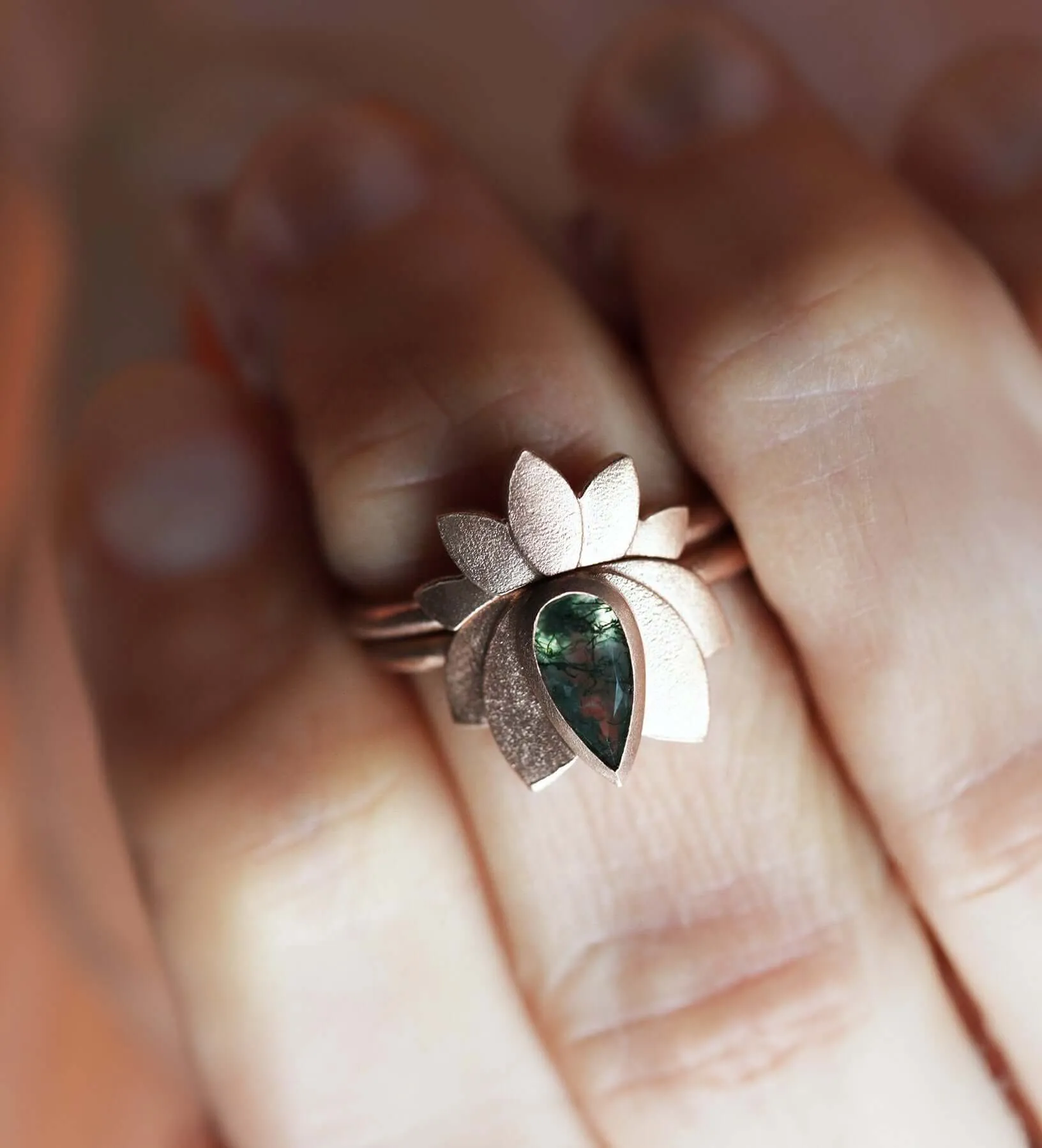 Trendolla 14K Gold Lotus Moss Agate Ring Set
