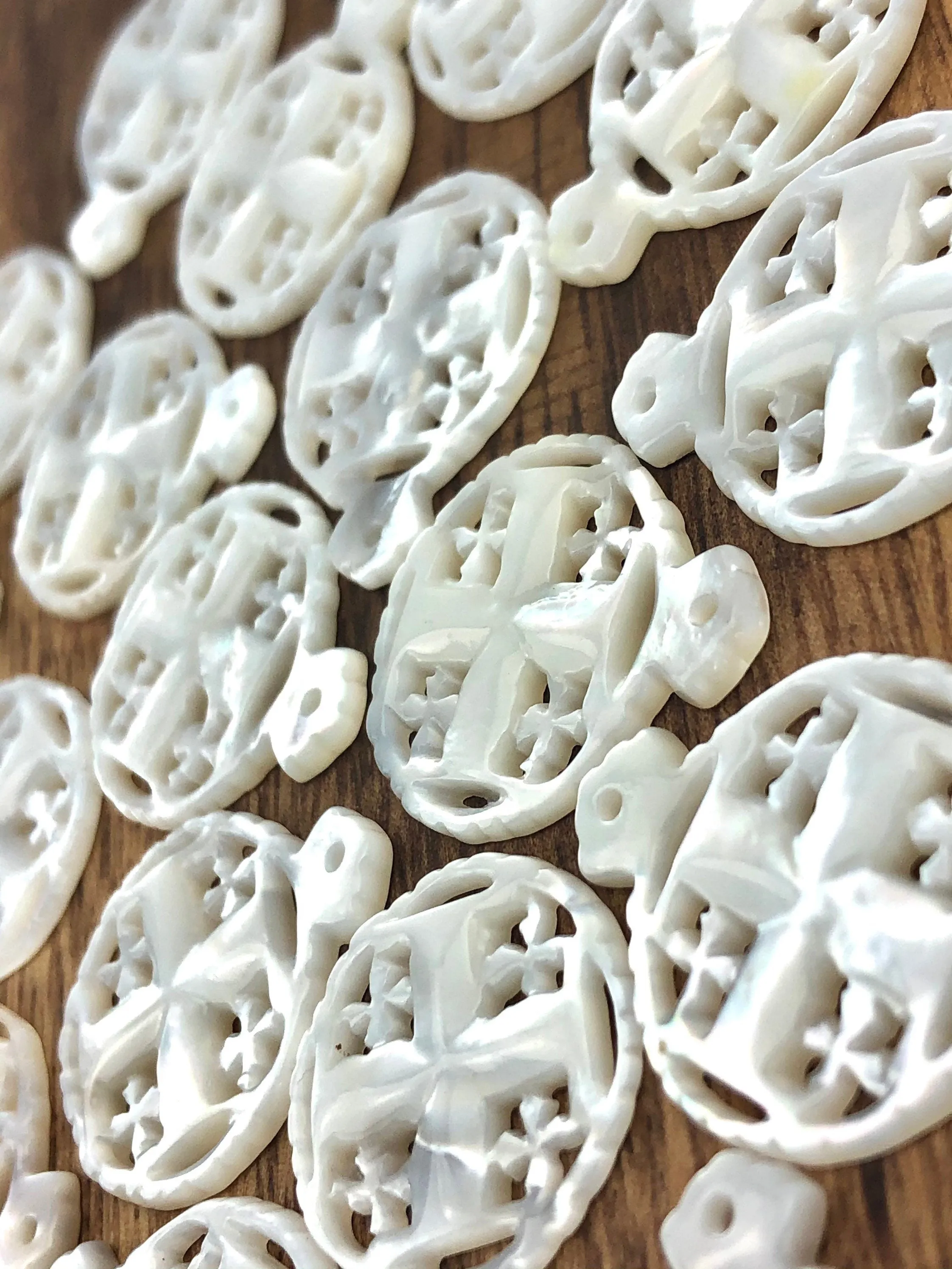 White South Sea Mother Of Pearl Cross Bead Sku#M538