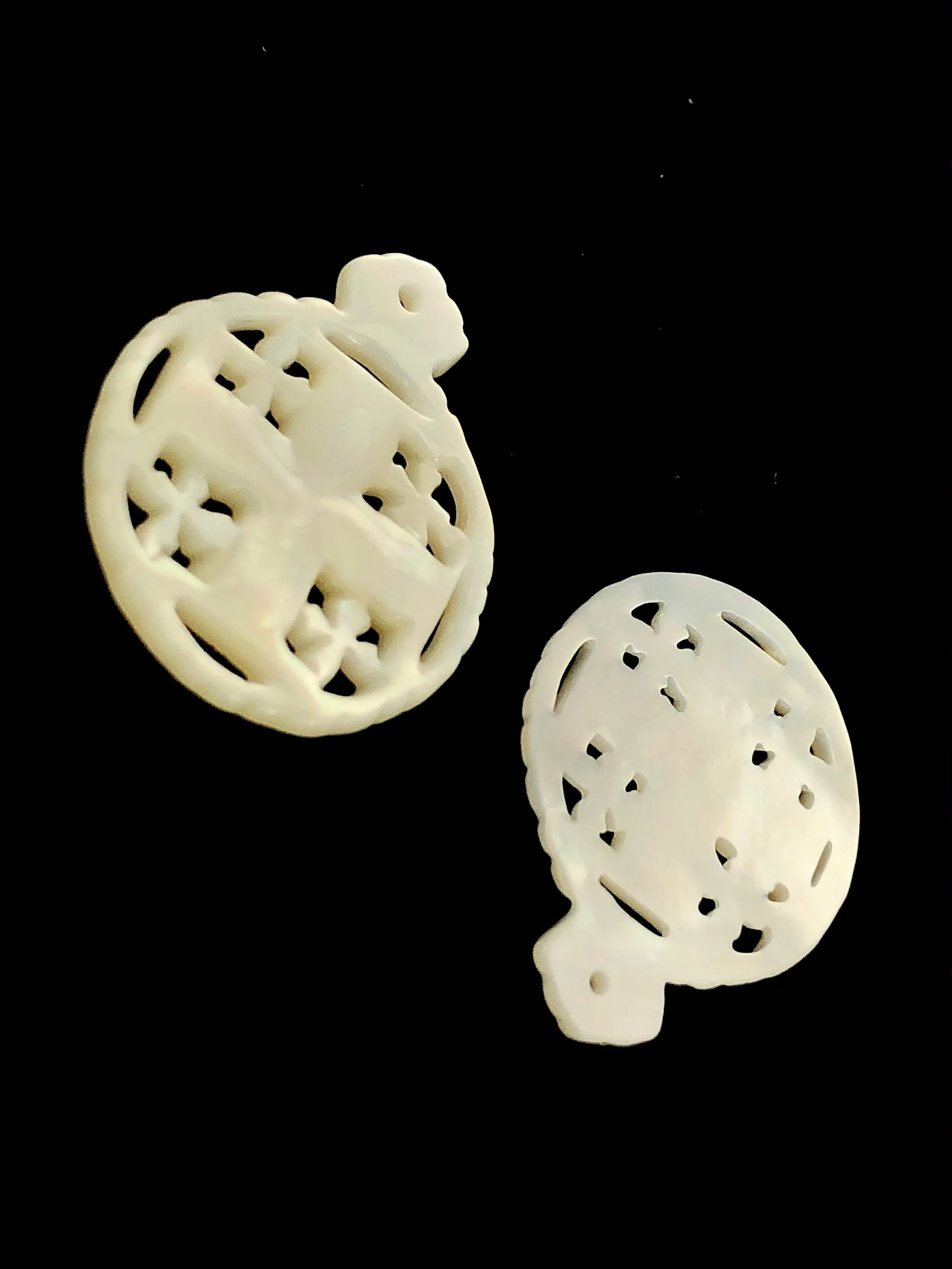 White South Sea Mother Of Pearl Cross Bead Sku#M538