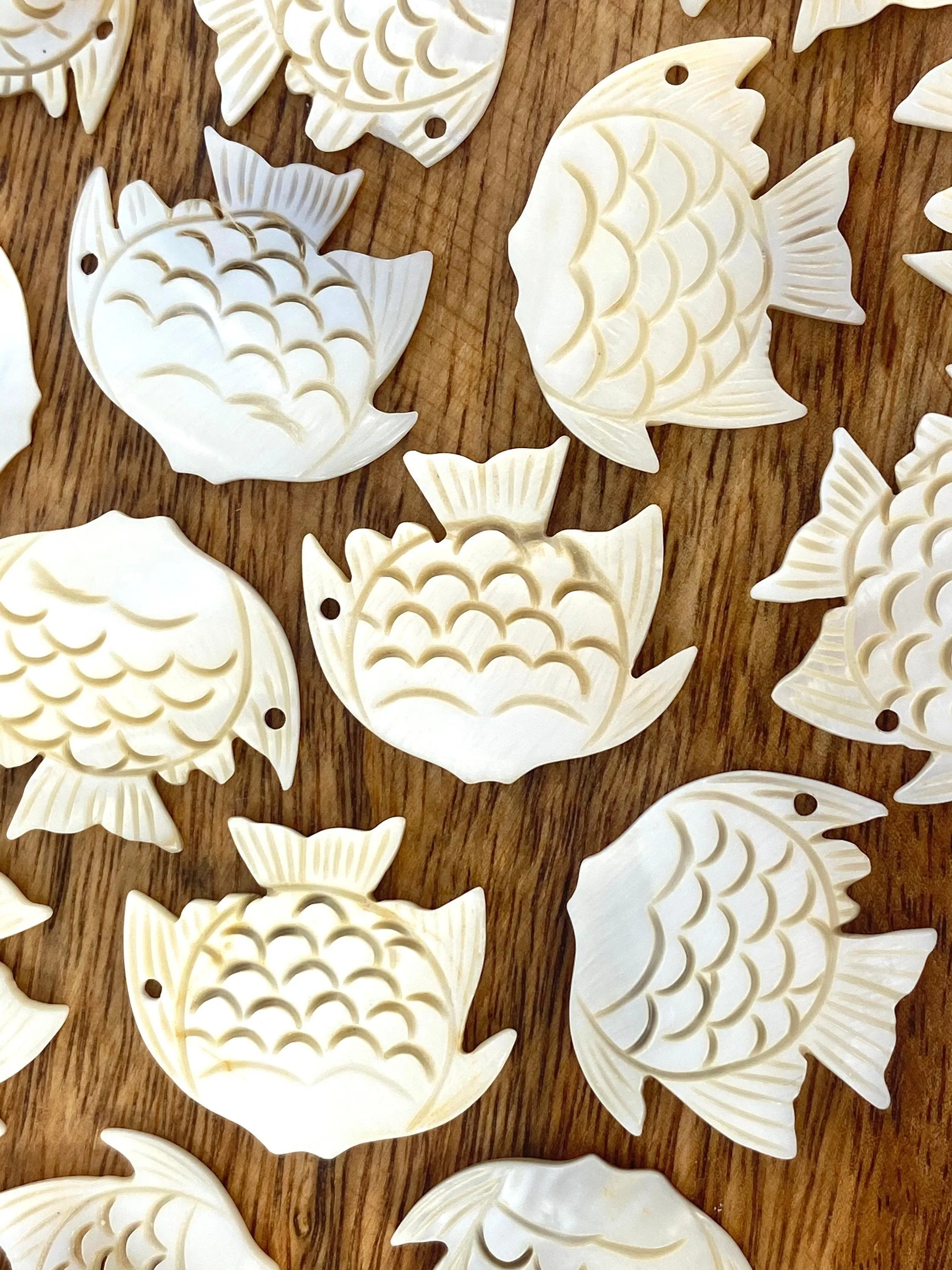 White South Sea Mother Of Pearl Fish Beads, Sku#M260