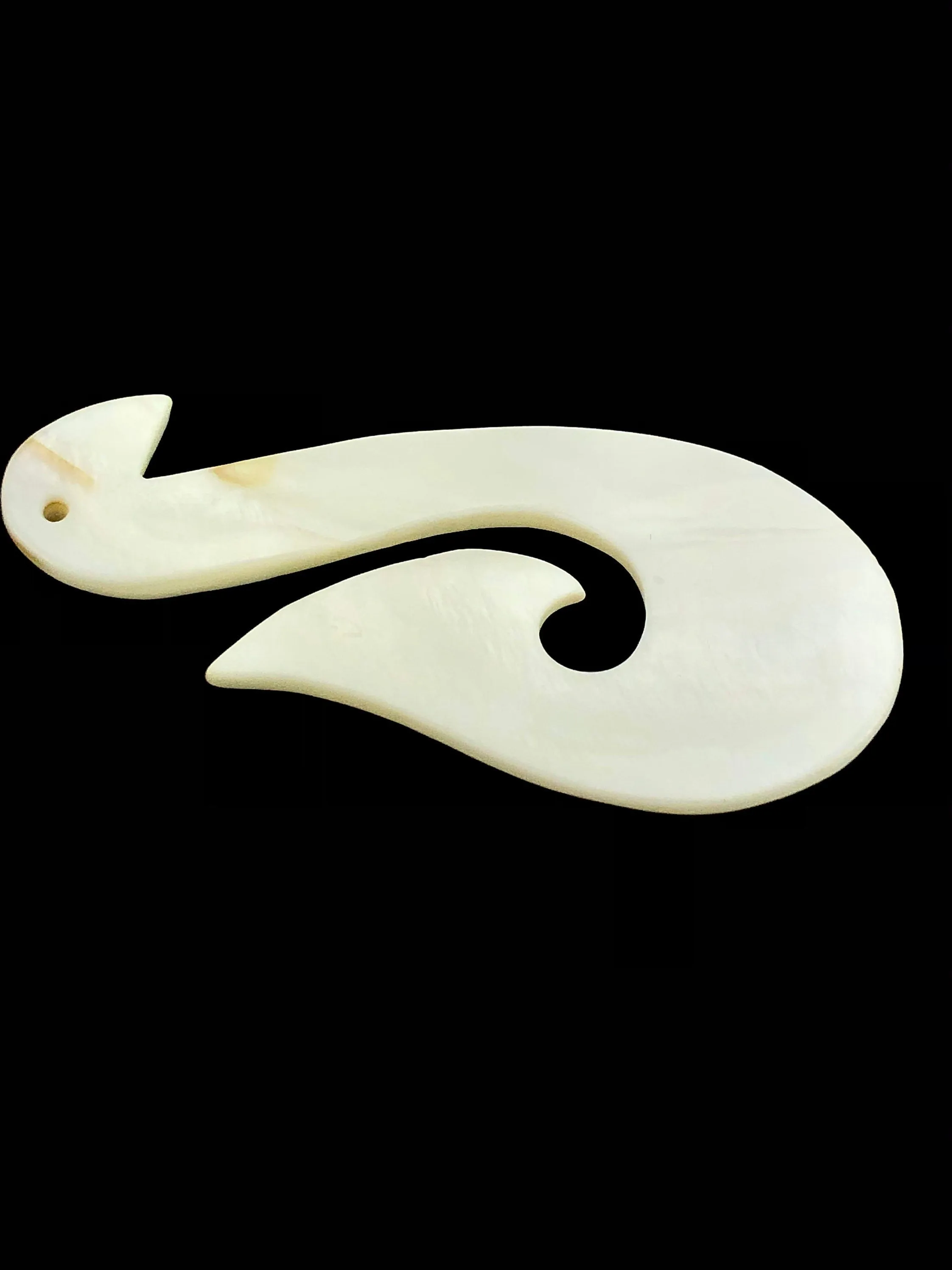 White South Sea Mother Of Pearl Fish Hook Sku#M365