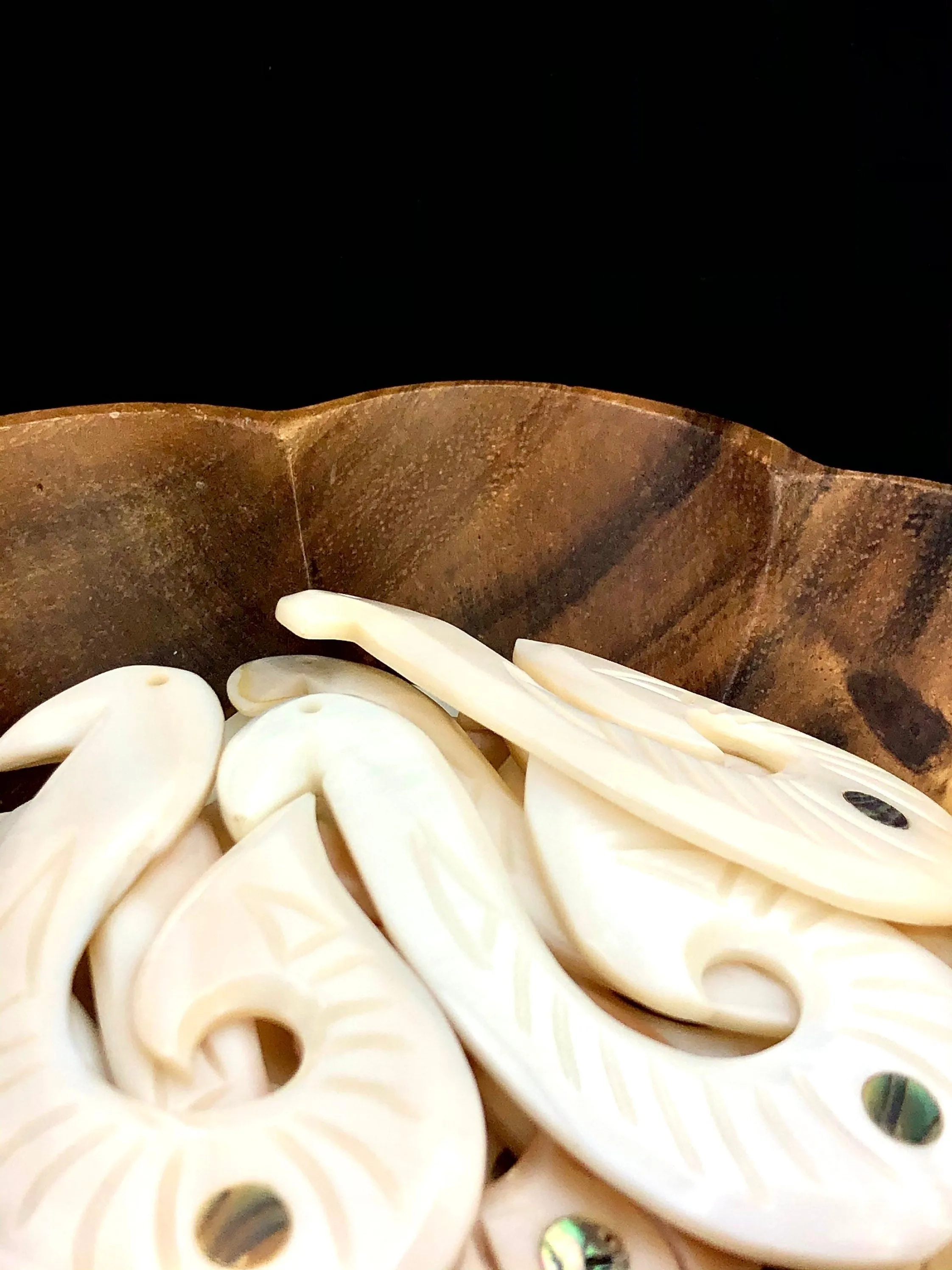 White South Sea Mother Of Pearl Fish Hook Sku#M365