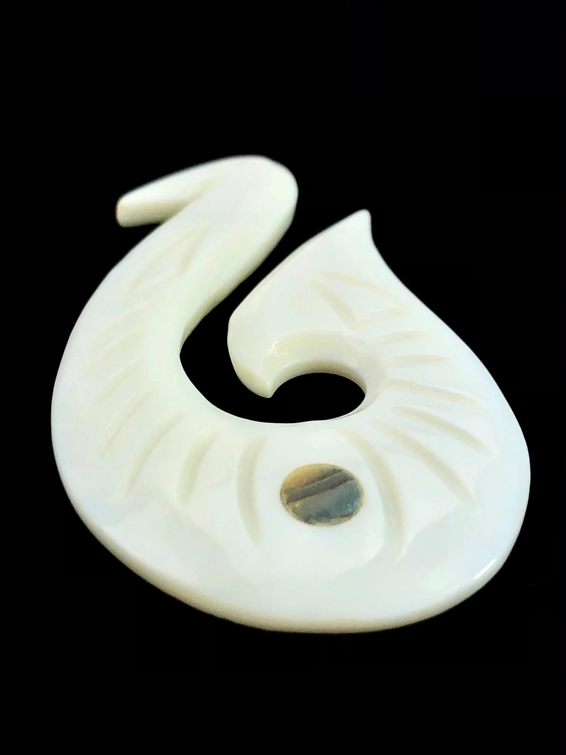 White South Sea Mother Of Pearl Fish Hook Sku#M365