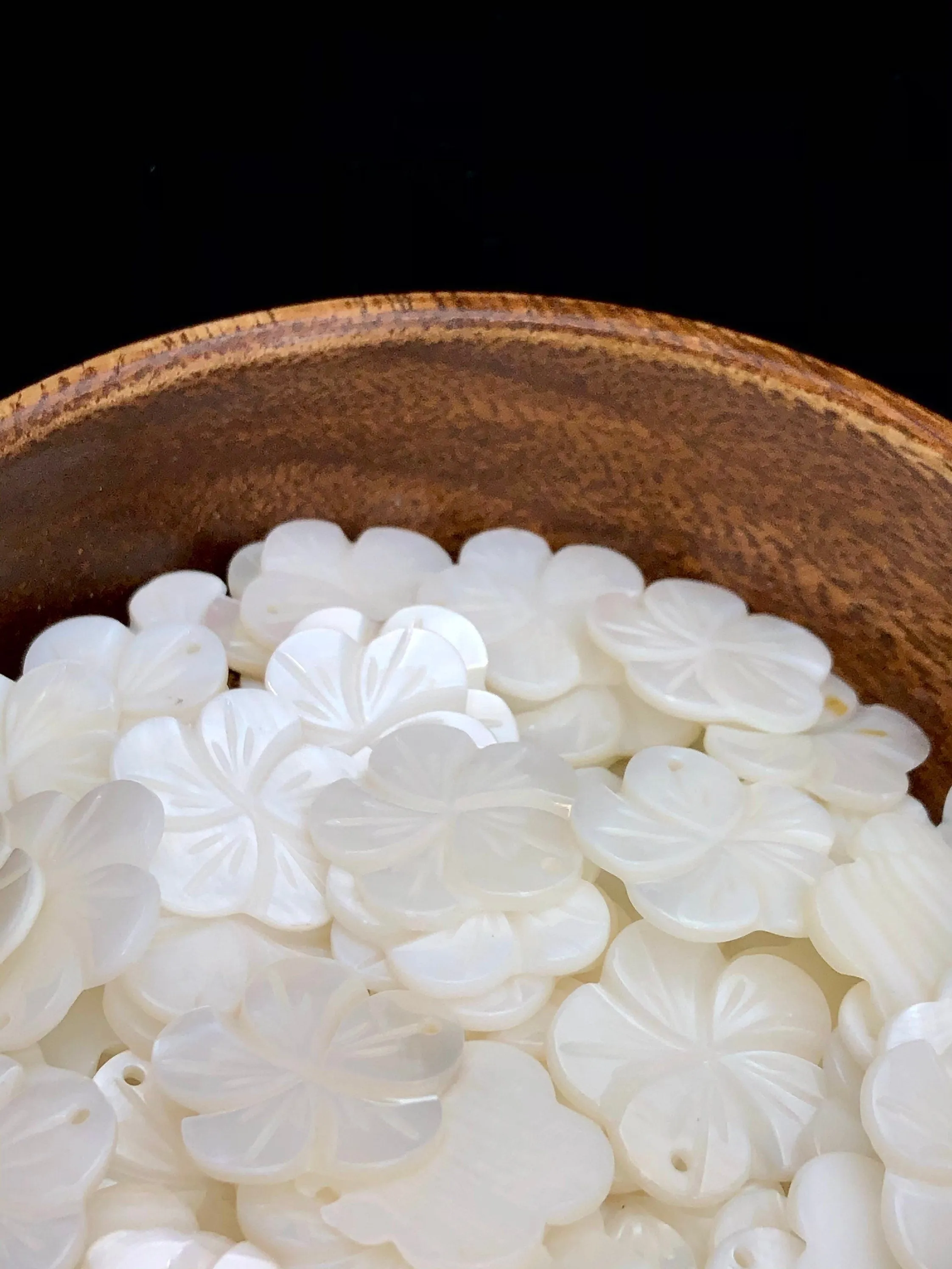 White South Sea Mother Of Pearl Flower Sku#M430