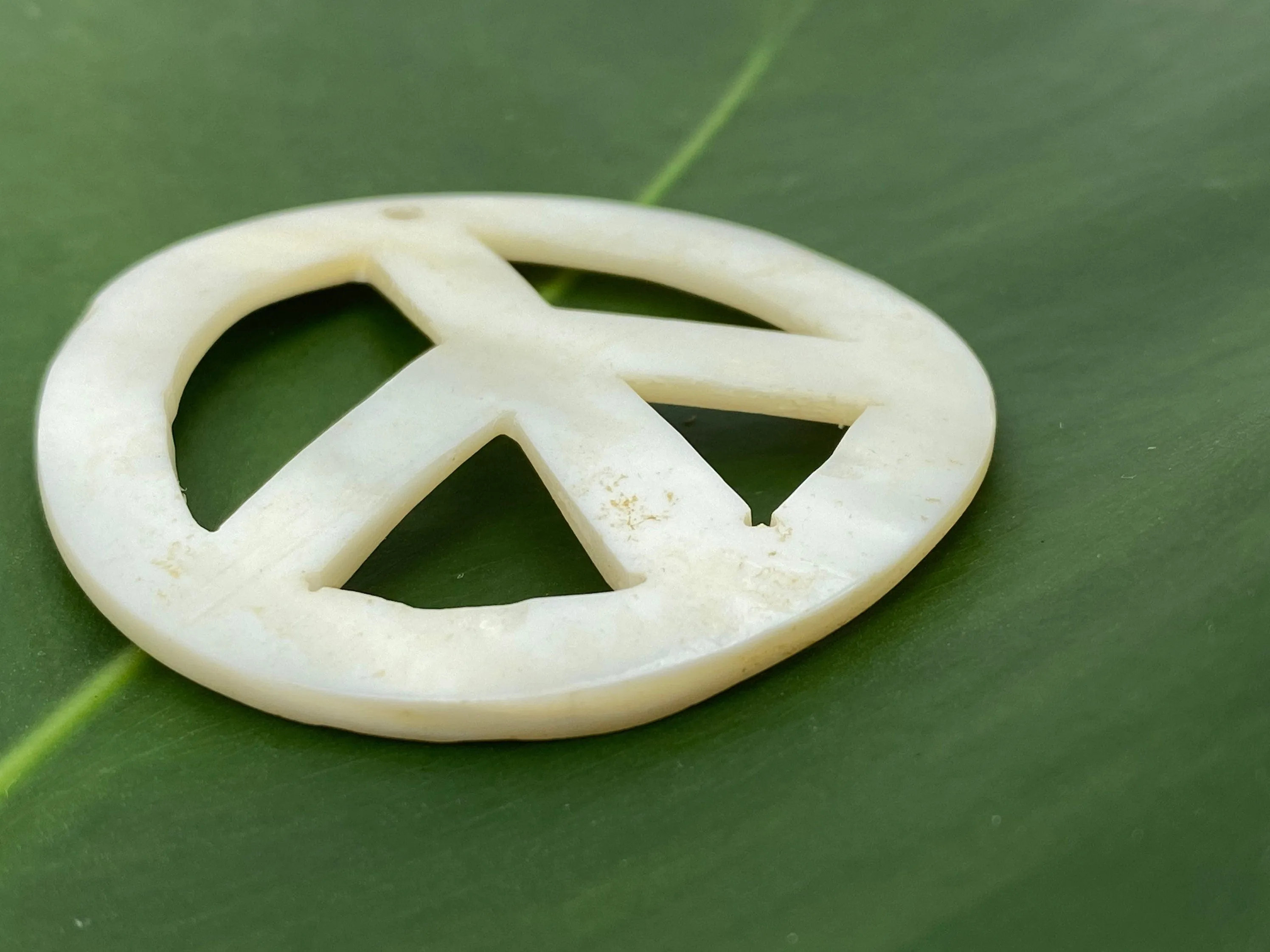 White South Sea Mother of Pearl Peace Sign M378