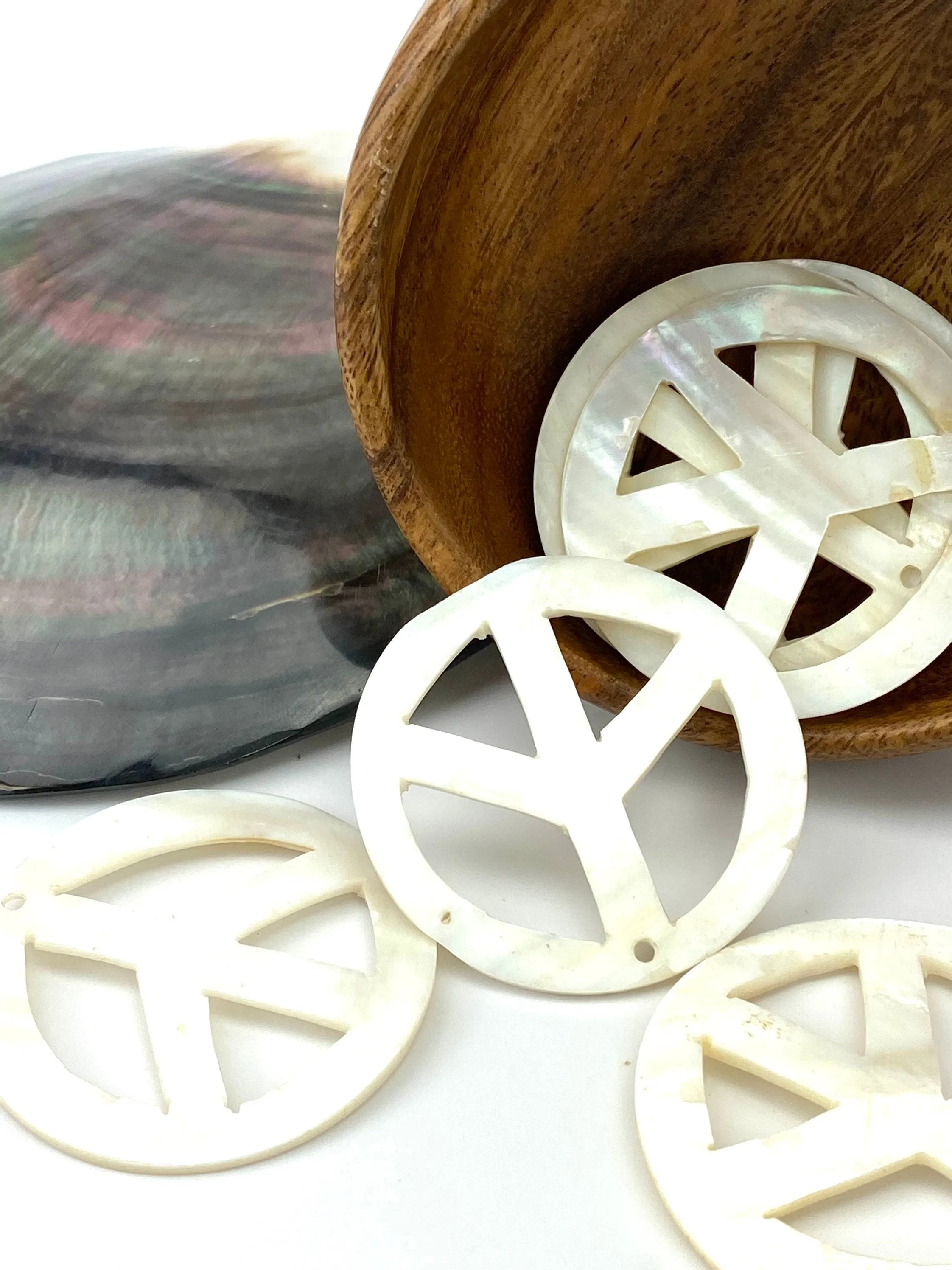 White South Sea Mother of Pearl Peace Sign M378