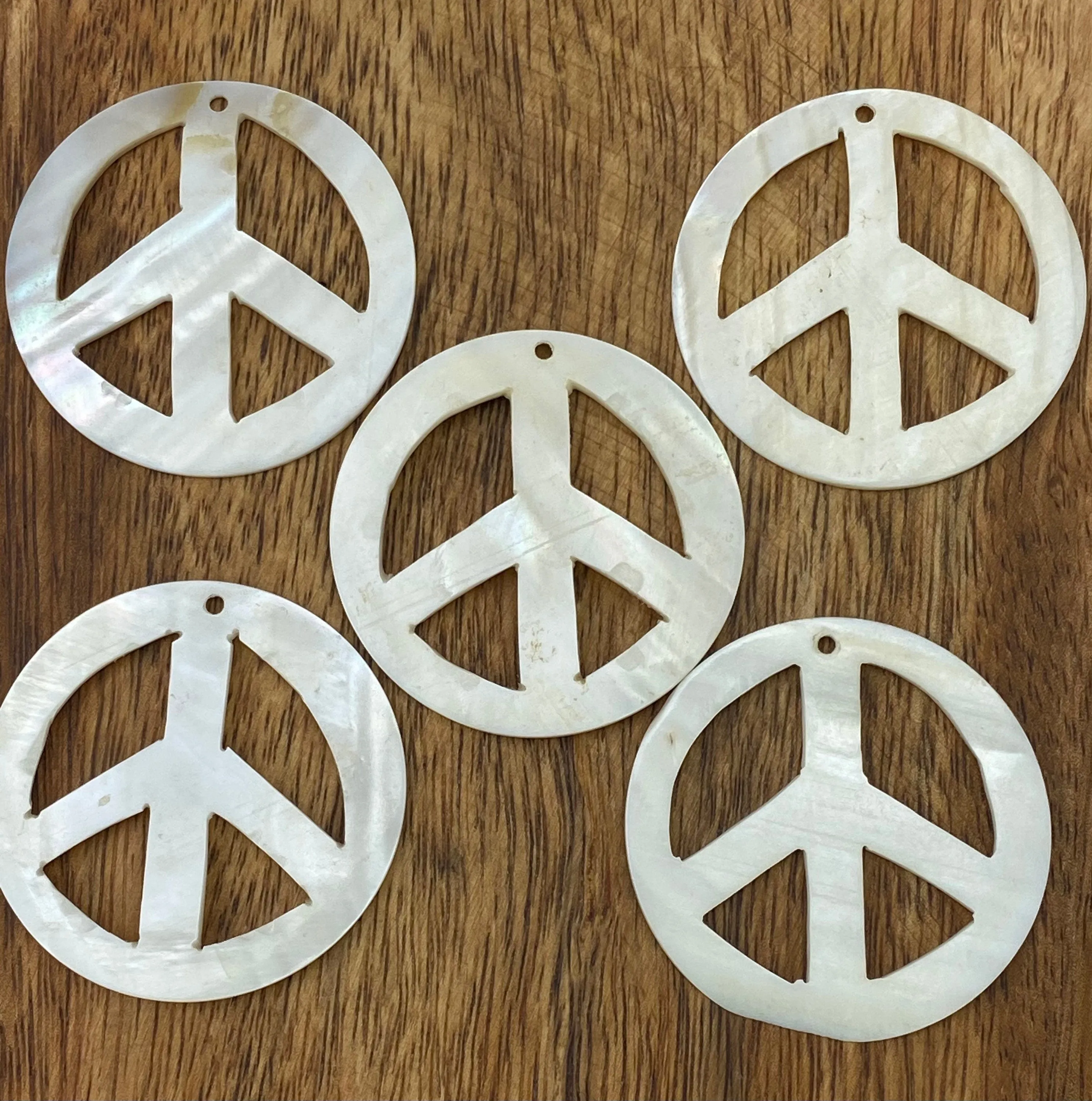 White South Sea Mother of Pearl Peace Sign M378