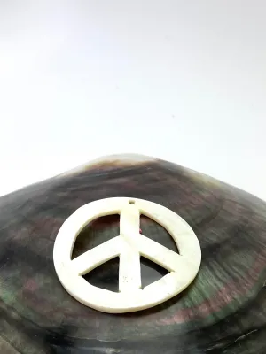 White South Sea Mother of Pearl Peace Sign M378