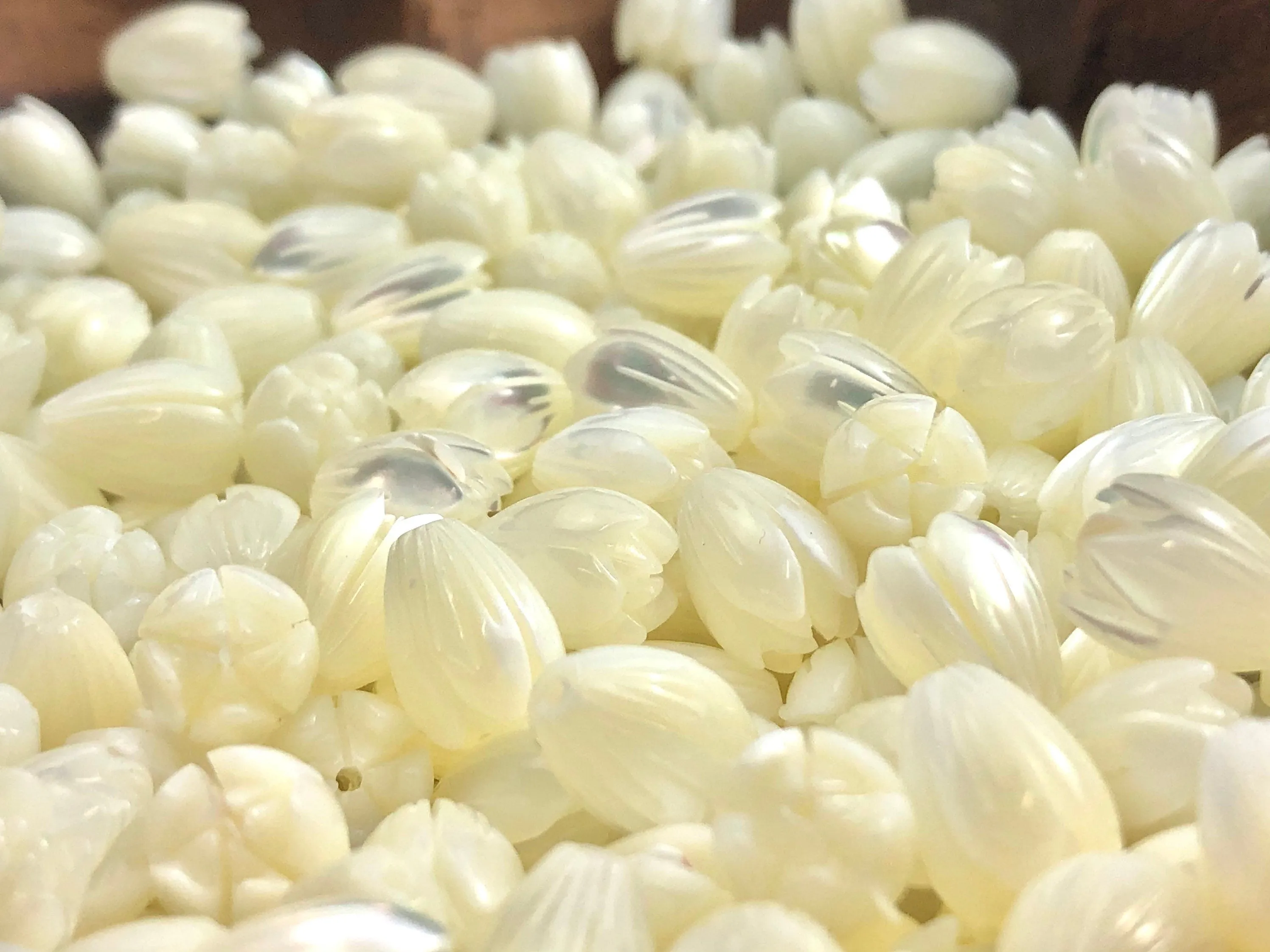 White South Sea Mother Of Pearl Pikake Beads Sku#M520