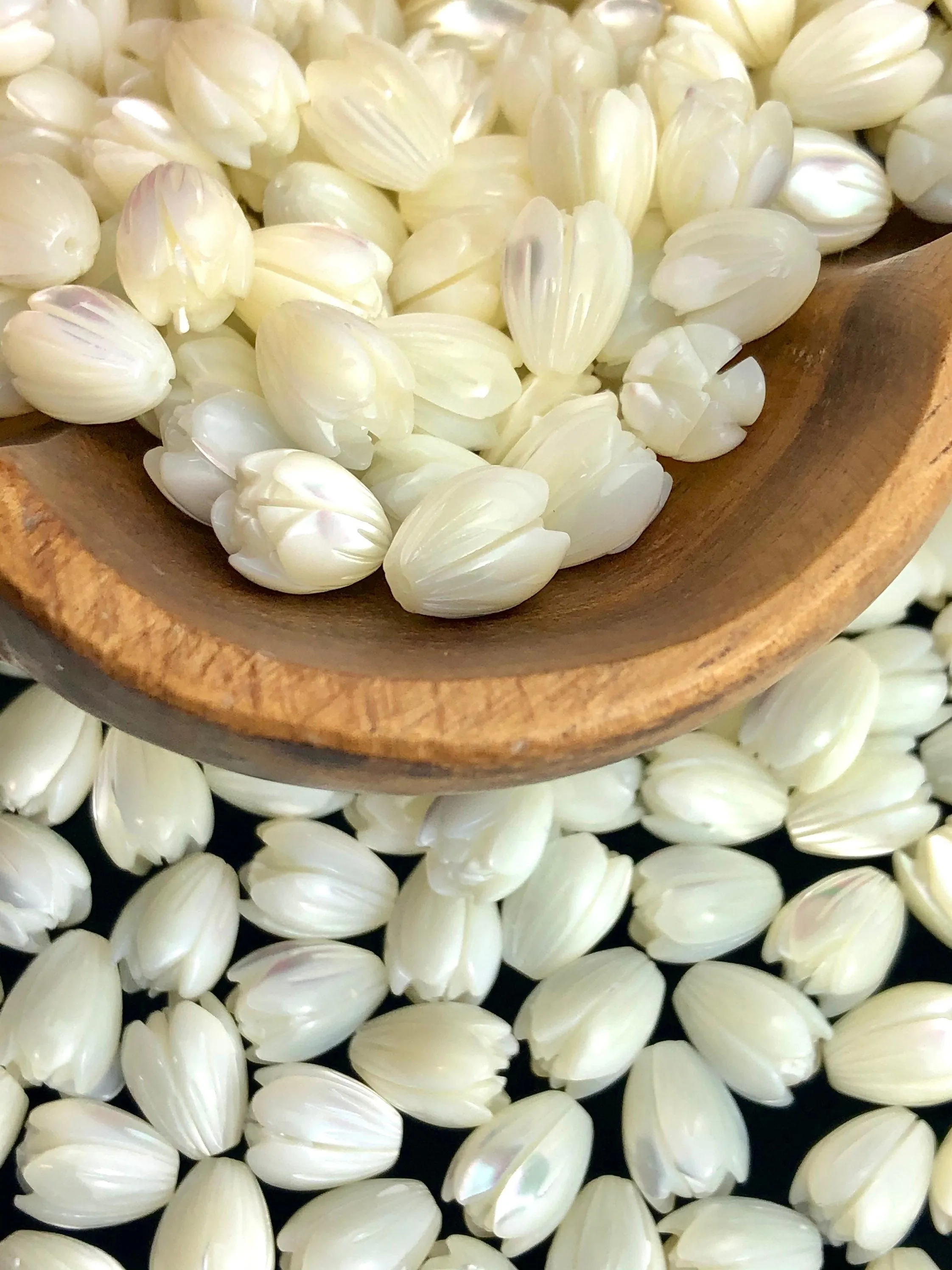 White South Sea Mother Of Pearl Pikake Beads Sku#M520