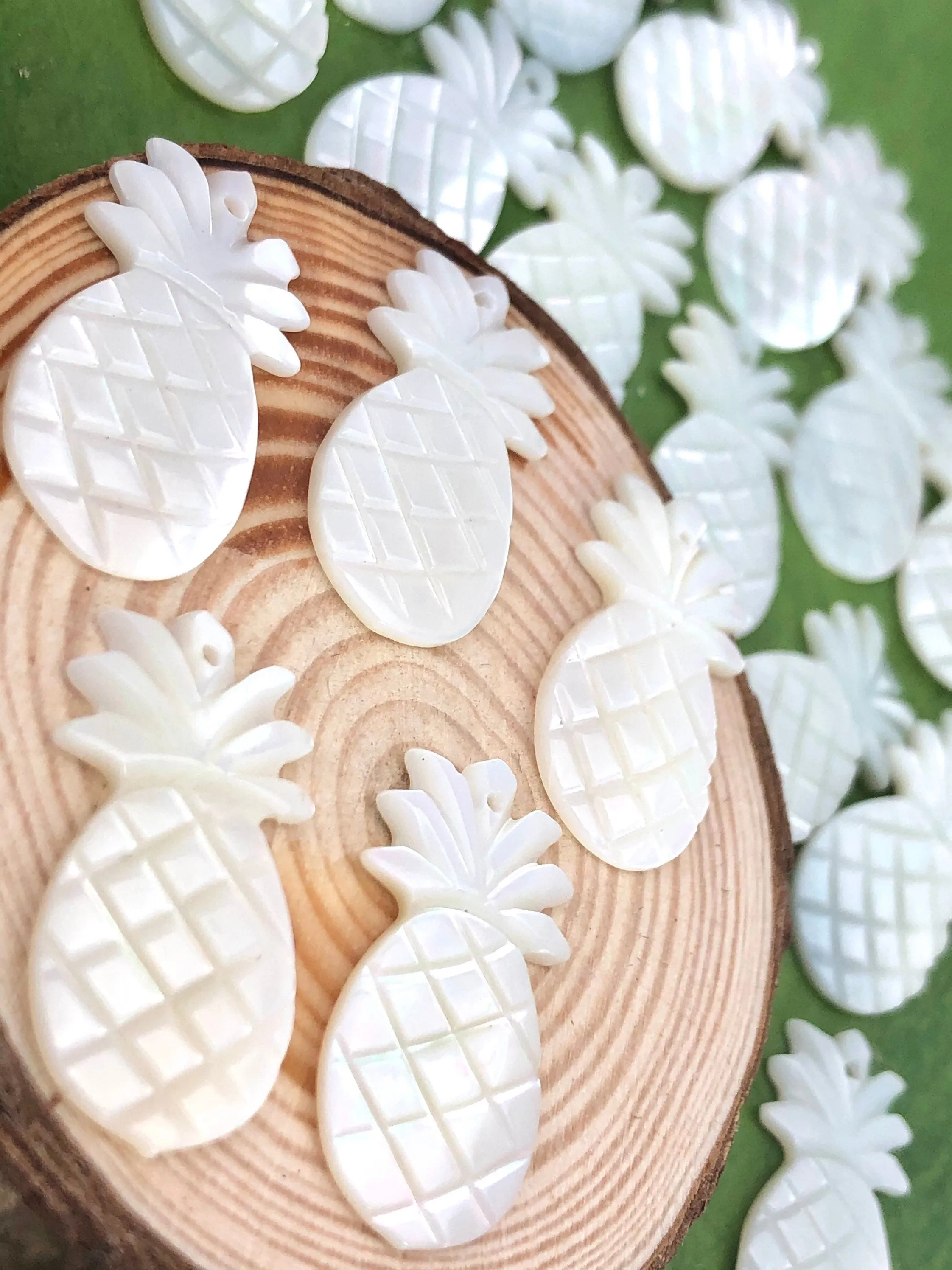 White South Sea Mother Of Pearl Pineapple Sku#M493