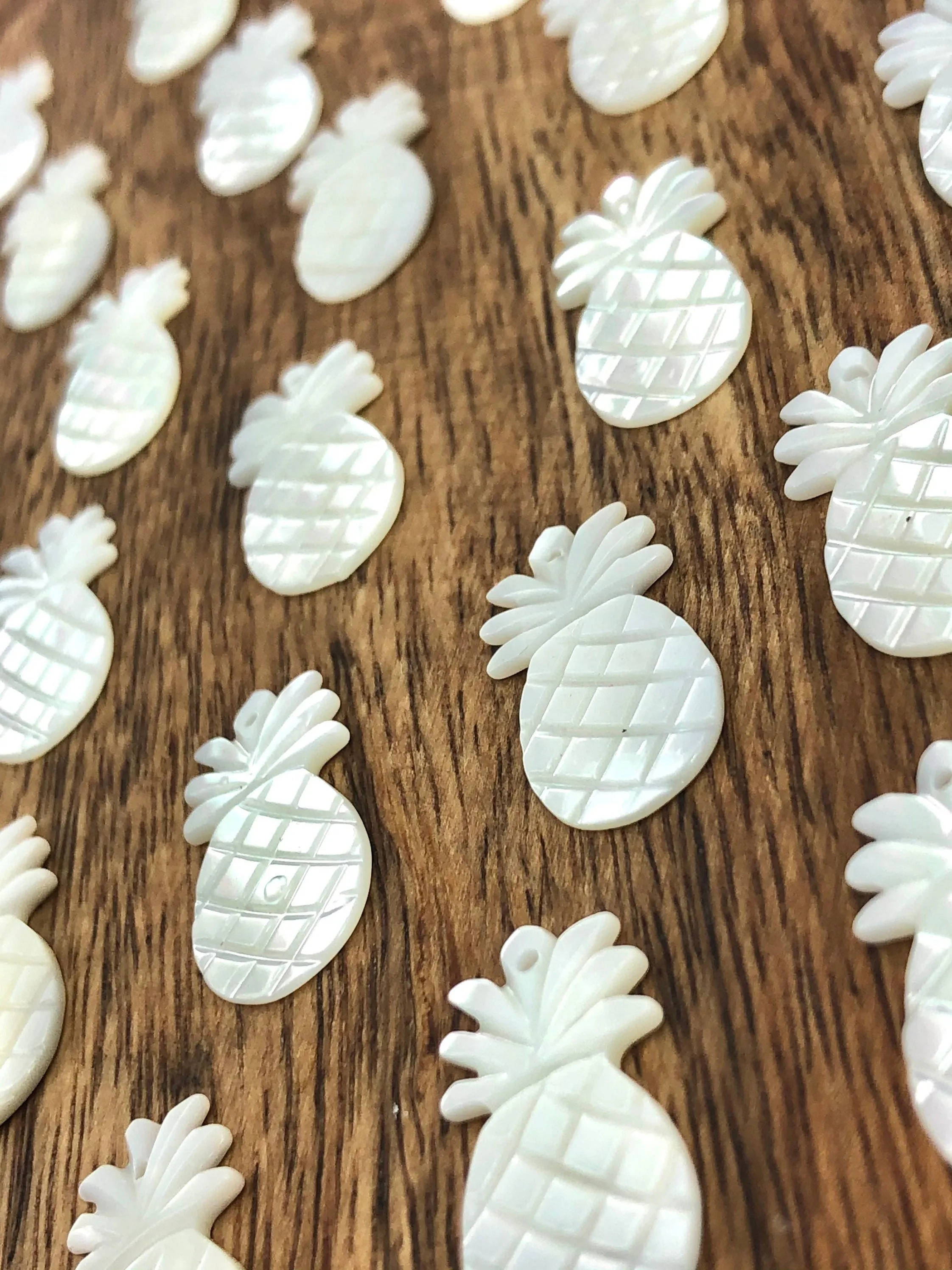 White South Sea Mother Of Pearl Pineapple Sku#M493