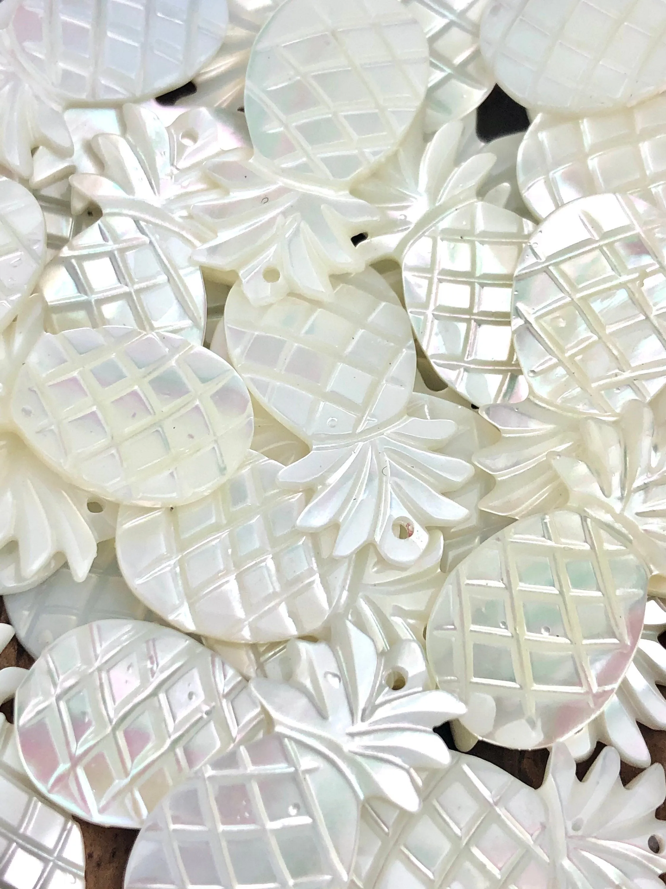 White South Sea Mother Of Pearl Pineapple Sku#M493