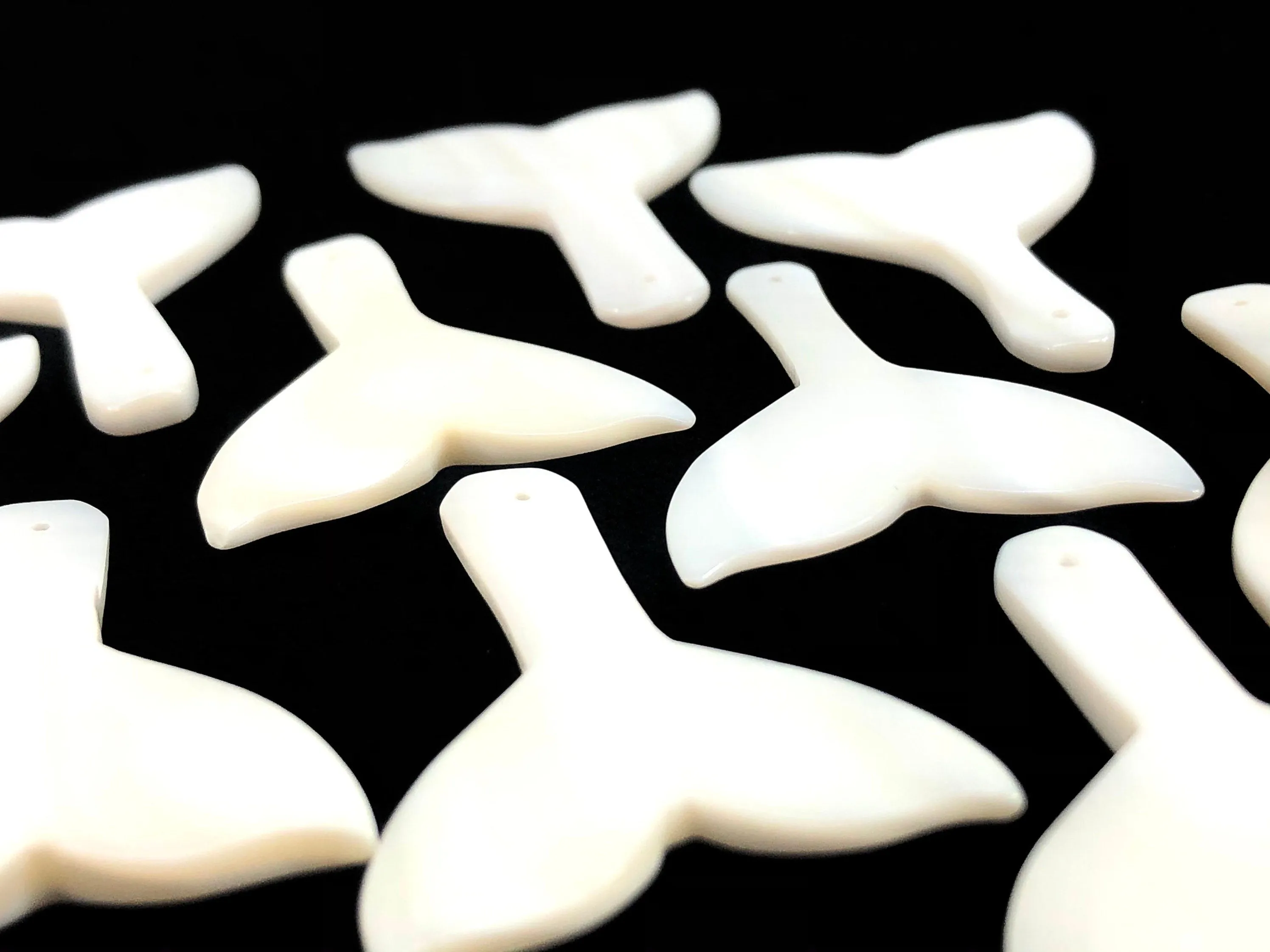 White South Sea Mother Of Pearl Whale Tail Sku#M501